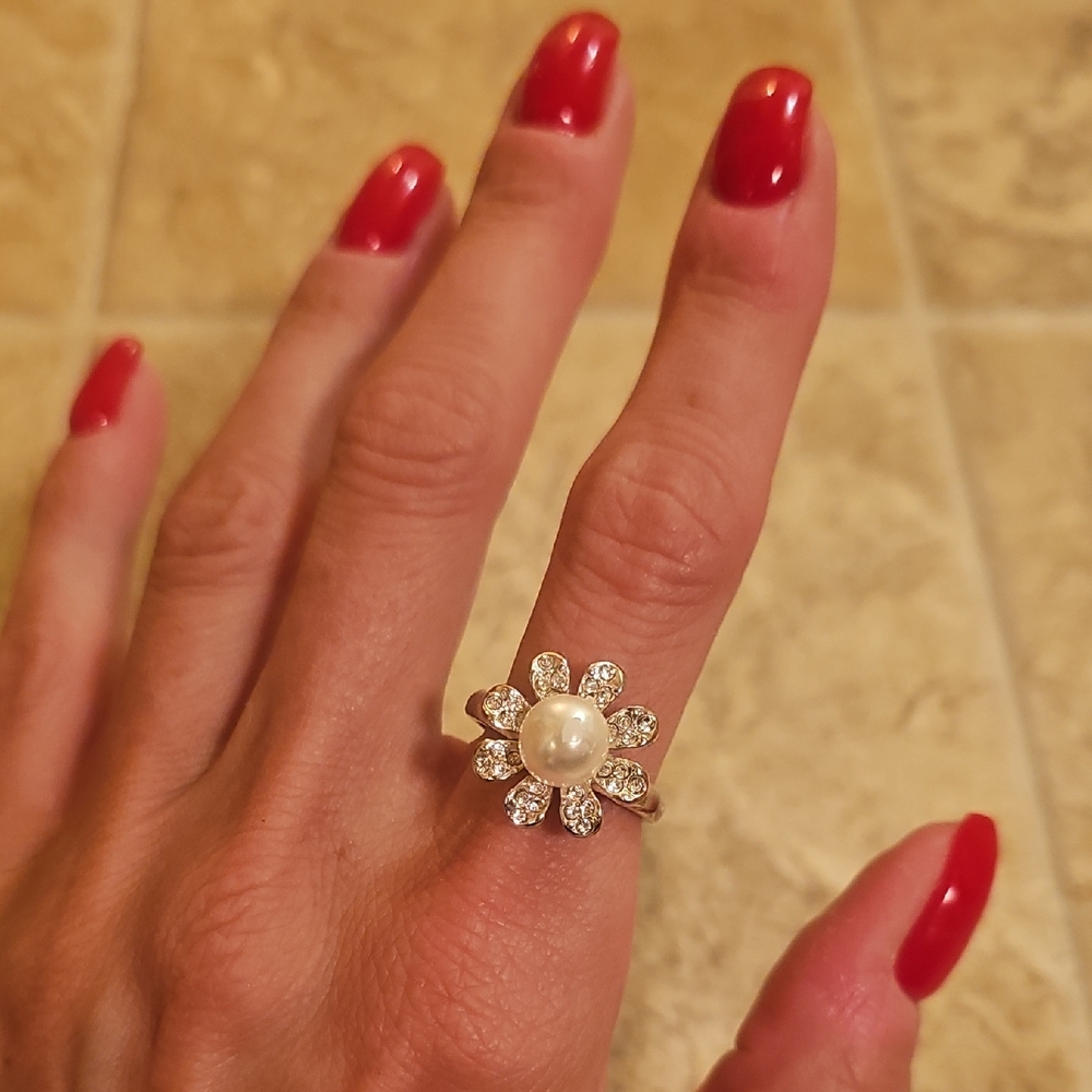 Elegant Pearl and Crystal Flower Ring -7/7.5